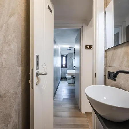 Maserati House - H24 Bed & Breakfast