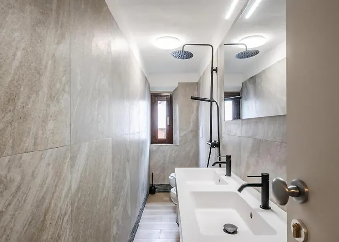 Maserati House - H24 Couette-café 3*